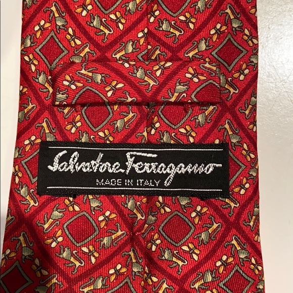 Salvatore Farragamo Tie never been worn before - Picture 2 of 3